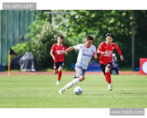 探讨足球巨星们的祖国情结与文化背景对其职业生涯的影响